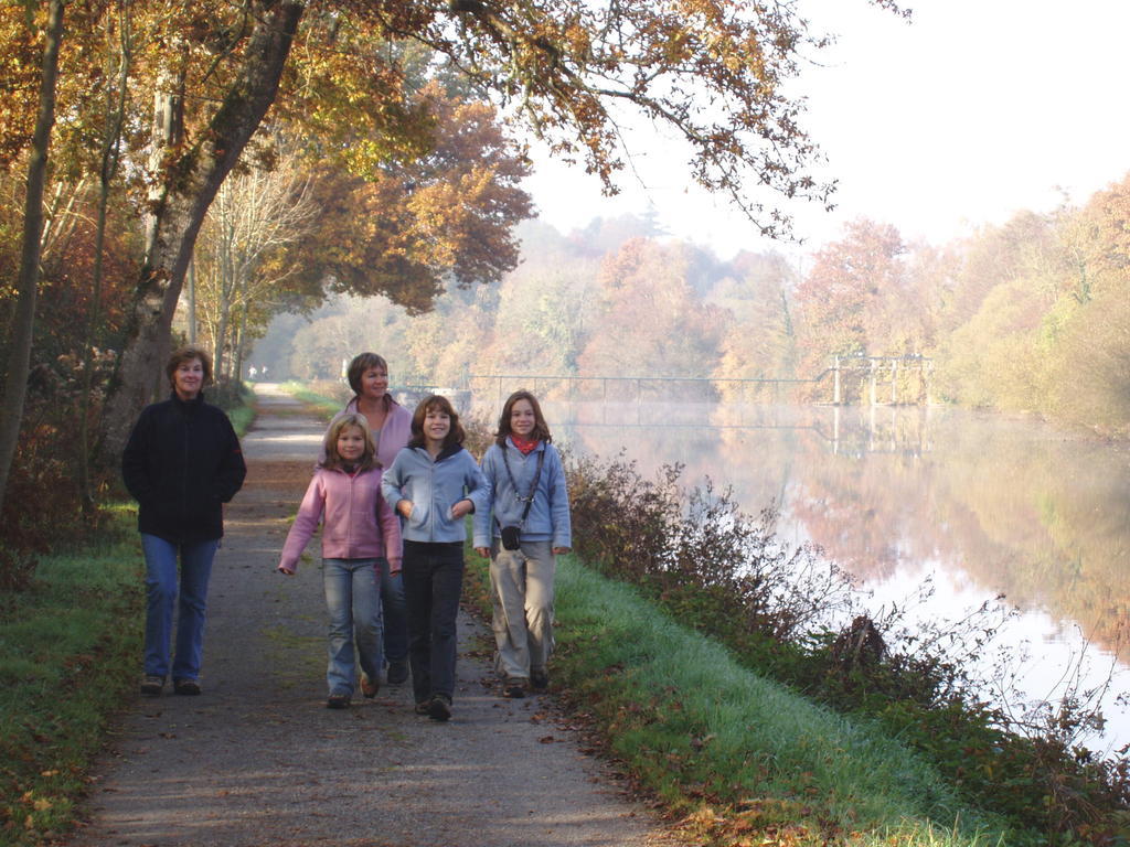 Gites De Lenvos Pontivy Exteriör bild