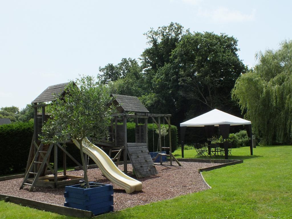 Gites De Lenvos Pontivy Exteriör bild