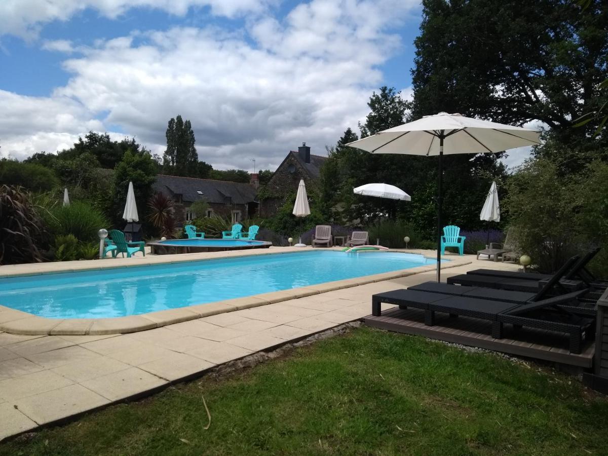 Gites De Lenvos Pontivy Exteriör bild